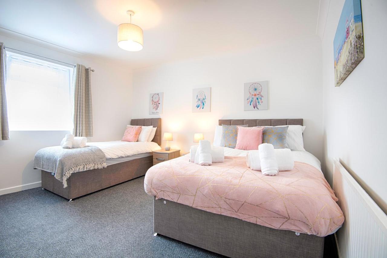 Holiday home Stop Looking! Walk To The Center Swansea